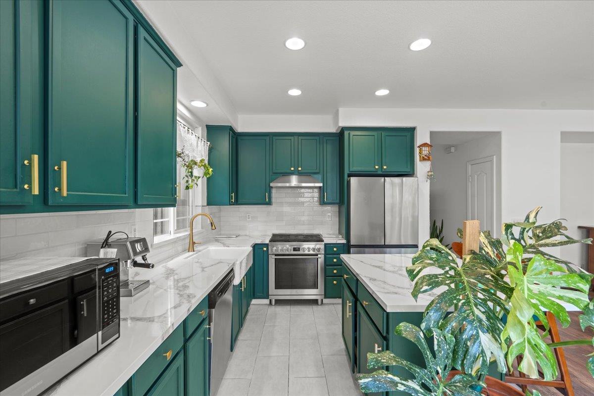Detail Gallery Image 12 of 34 For 3019 Sweet Lilac Way, Stockton,  CA 95209 - 4 Beds | 2/1 Baths