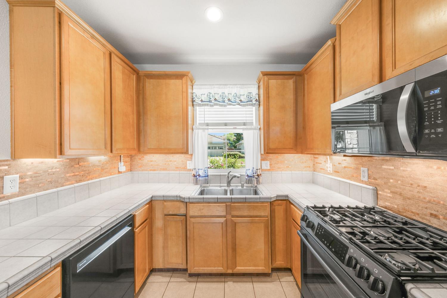 Detail Gallery Image 11 of 38 For 2129 Ulrich Ct, Woodland,  CA 95776 - 2 Beds | 1/1 Baths