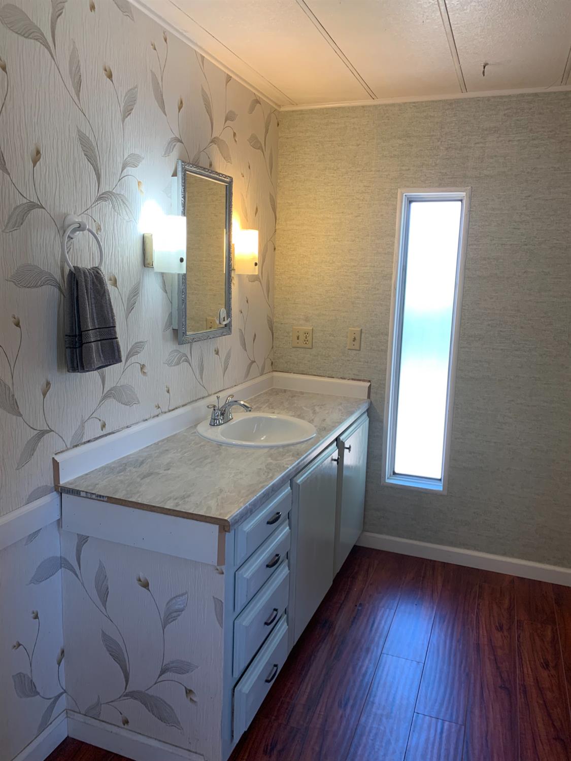 Detail Gallery Image 19 of 32 For 2121 Viking Ln, Modesto,  CA 95350 - 2 Beds | 2 Baths