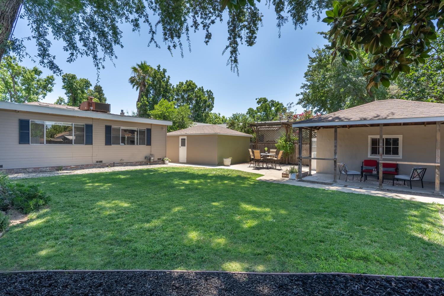 Detail Gallery Image 1 of 29 For 417 Rowland Ave, Modesto,  CA 95354 - 3 Beds | 2 Baths