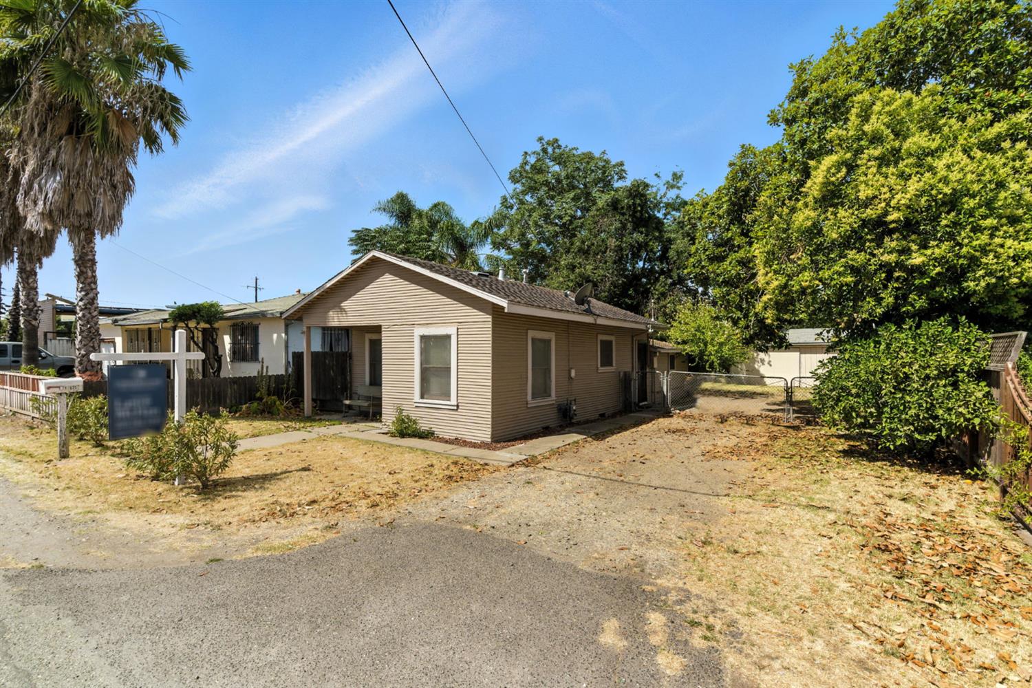 Detail Gallery Image 5 of 26 For 1825 N Filbert St, Stockton,  CA 95205 - 2 Beds | 1 Baths