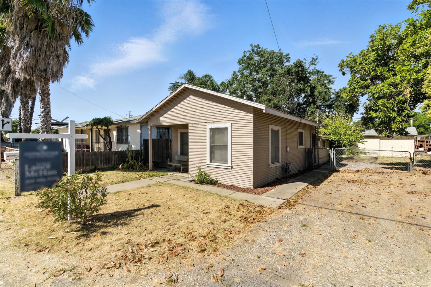 Detail Gallery Image 2 of 26 For 1825 N Filbert St, Stockton,  CA 95205 - 2 Beds | 1 Baths