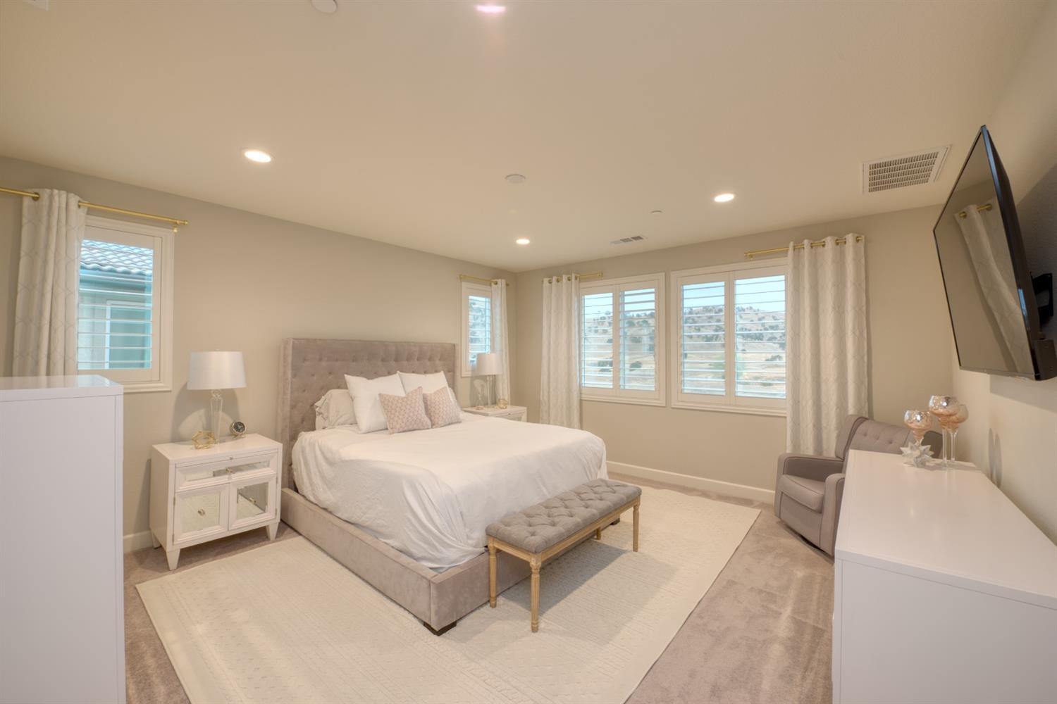 Detail Gallery Image 6 of 24 For 9678 Cabernet Ct, Patterson,  CA 95363 - 5 Beds | 3 Baths