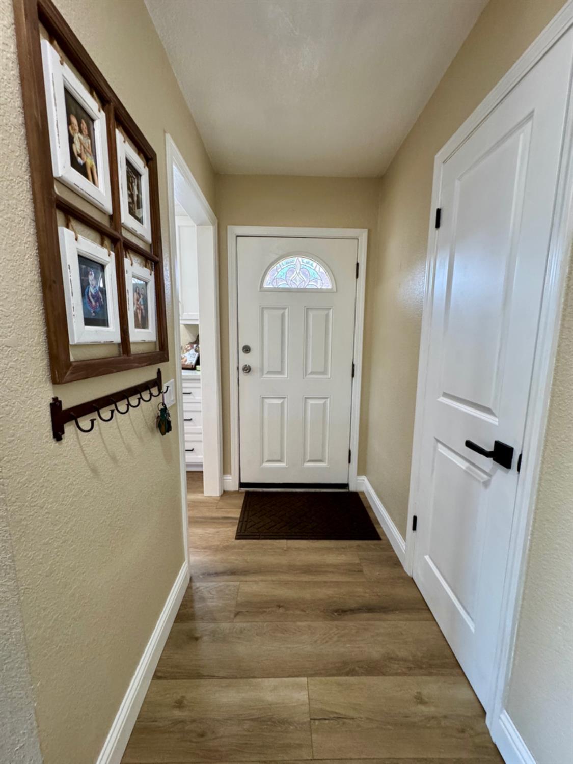 Detail Gallery Image 3 of 36 For 570 S Minaret Ave, Turlock,  CA 95380 - 3 Beds | 1 Baths
