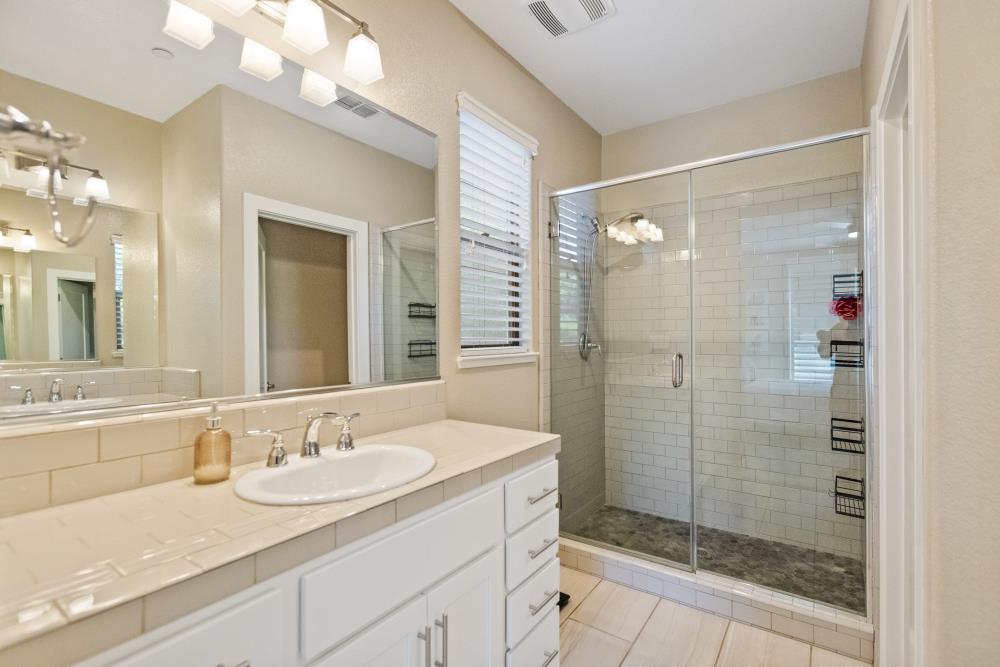 Detail Gallery Image 24 of 89 For 981 Dusty Stone Loop, Rocklin,  CA 95765 - 5 Beds | 5 Baths