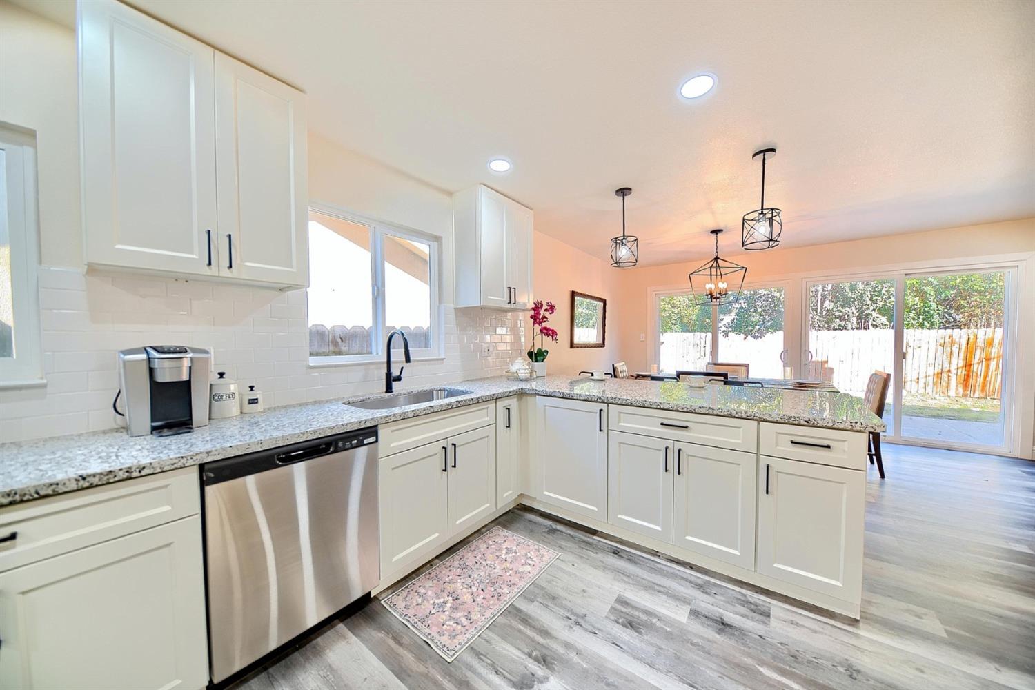 Detail Gallery Image 8 of 32 For 5416 Ridgeway Ave, Stockton,  CA 95207 - 4 Beds | 2 Baths