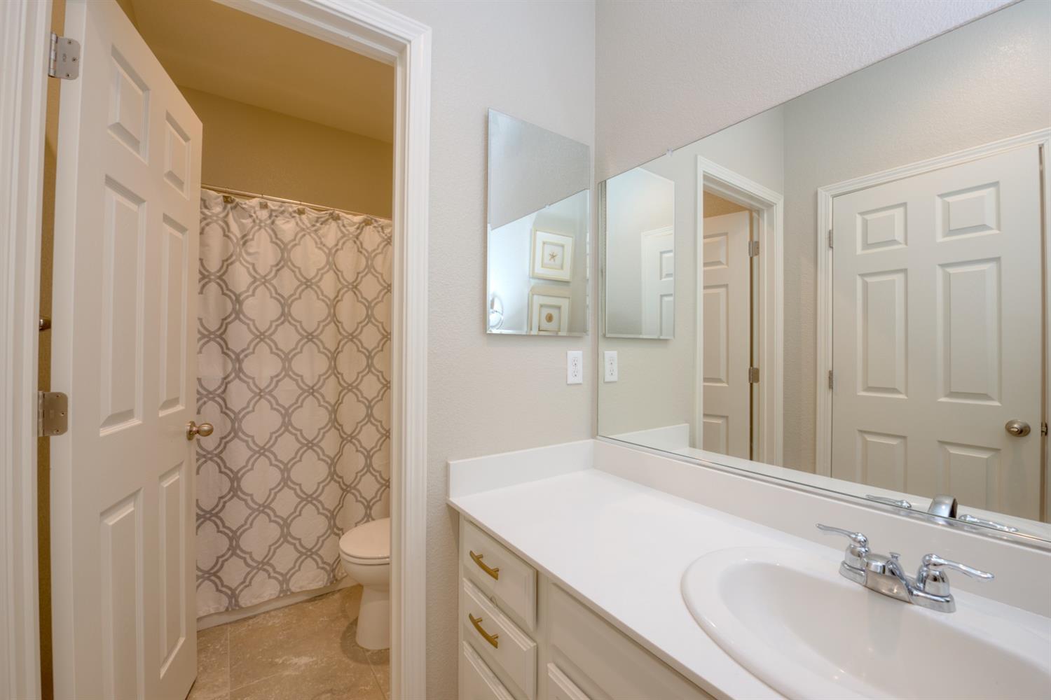 Detail Gallery Image 7 of 24 For 9678 Cabernet Ct, Patterson,  CA 95363 - 5 Beds | 3 Baths