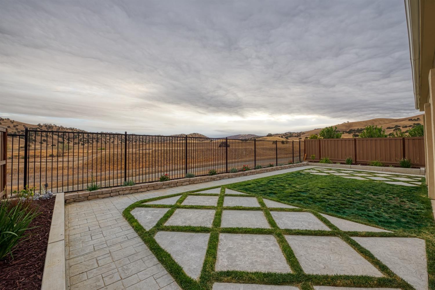 Detail Gallery Image 14 of 24 For 9678 Cabernet Ct, Patterson,  CA 95363 - 5 Beds | 3 Baths