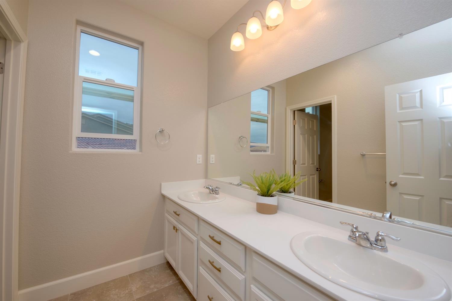 Detail Gallery Image 3 of 24 For 9678 Cabernet Ct, Patterson,  CA 95363 - 5 Beds | 3 Baths