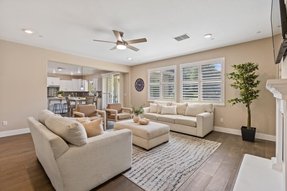 Detail Gallery Image 11 of 89 For 981 Dusty Stone Loop, Rocklin,  CA 95765 - 5 Beds | 5 Baths