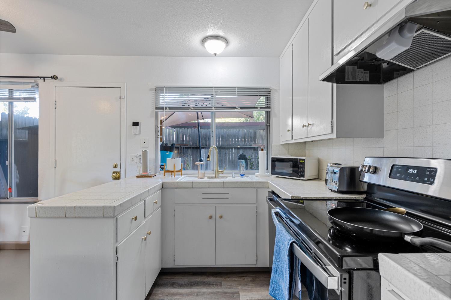 Detail Gallery Image 14 of 29 For 6415 Plymouth Rd, Stockton,  CA 95207 - 2 Beds | 1 Baths
