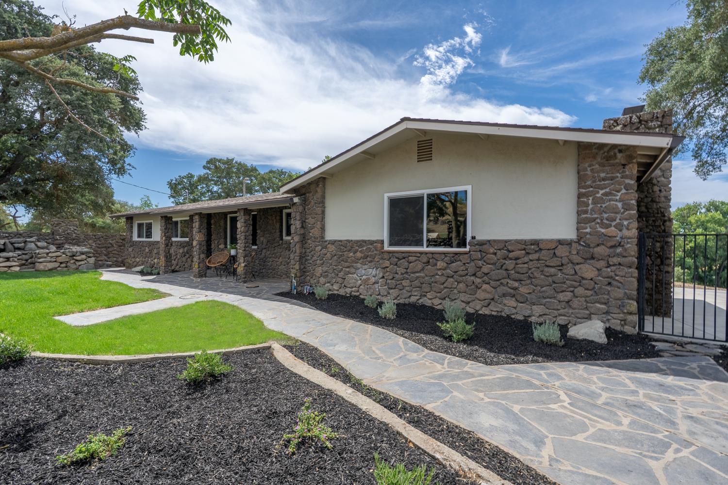 Detail Gallery Image 10 of 30 For 11812 Rodden Rd, Oakdale,  CA 95361 - 3 Beds | 2 Baths