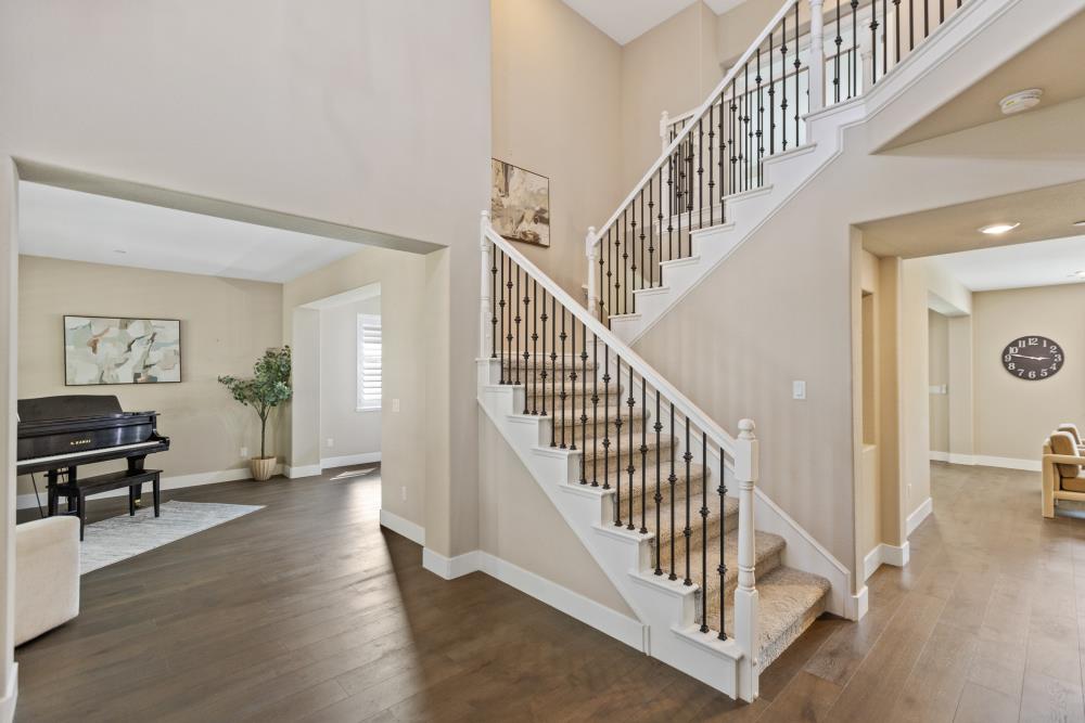 Detail Gallery Image 3 of 89 For 981 Dusty Stone Loop, Rocklin,  CA 95765 - 5 Beds | 5 Baths
