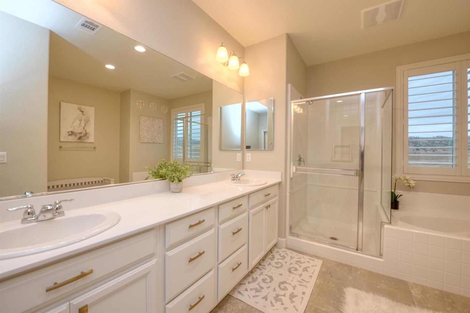 Detail Gallery Image 4 of 24 For 9678 Cabernet Ct, Patterson,  CA 95363 - 5 Beds | 3 Baths