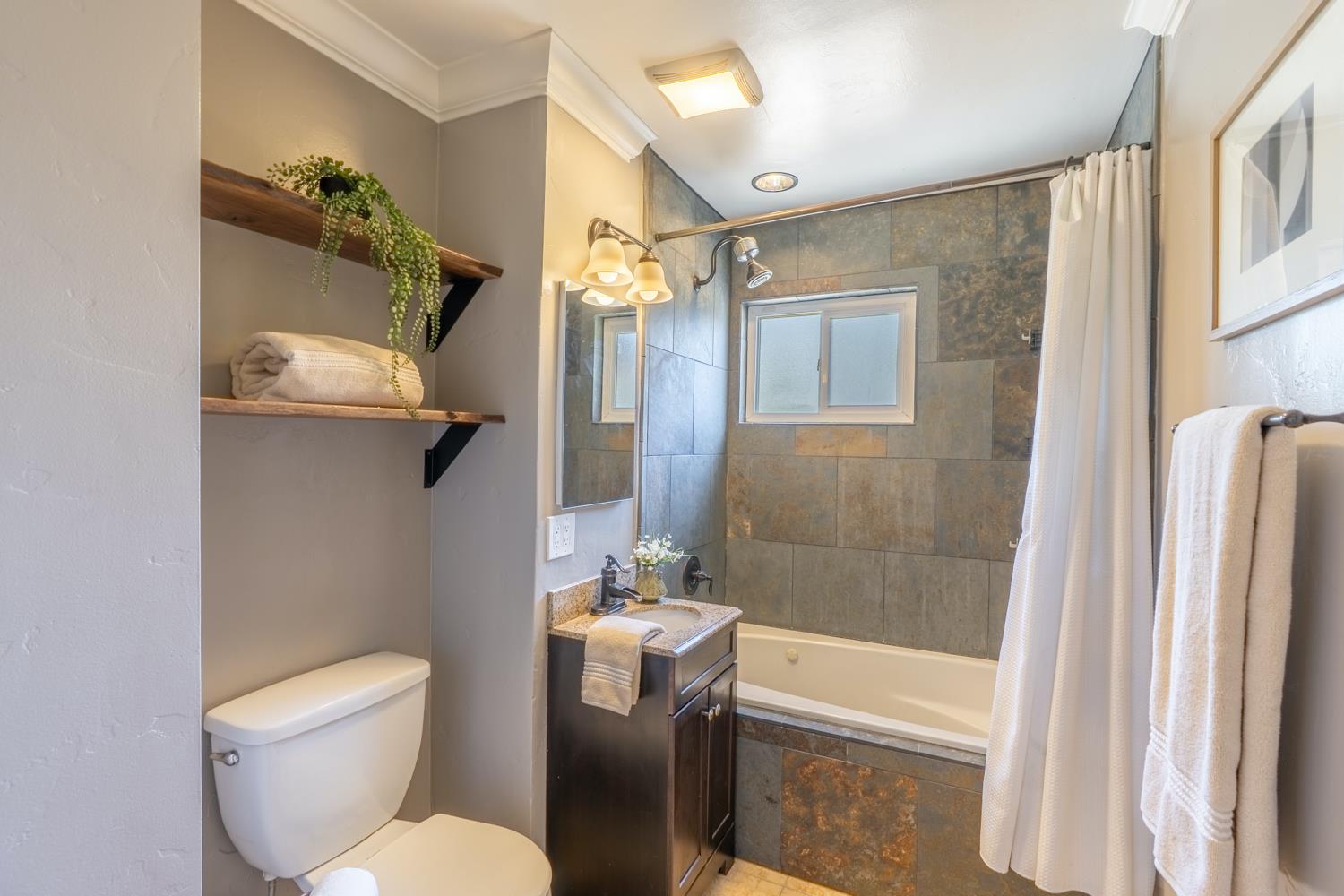 Detail Gallery Image 4 of 30 For 11812 Rodden Rd, Oakdale,  CA 95361 - 3 Beds | 2 Baths