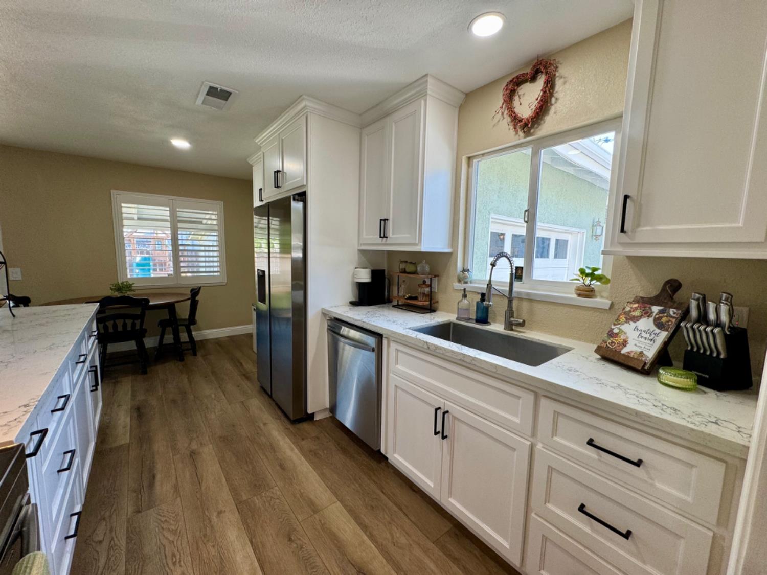 Detail Gallery Image 4 of 36 For 570 S Minaret Ave, Turlock,  CA 95380 - 3 Beds | 1 Baths