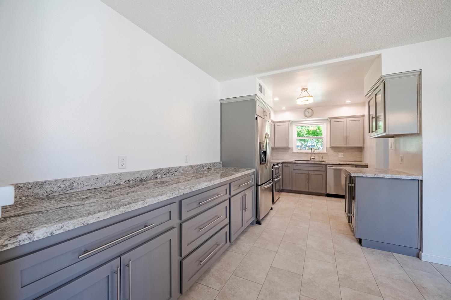 Detail Gallery Image 12 of 46 For 2601 Hoover Ct, Merced,  CA 95340 - 3 Beds | 1/1 Baths