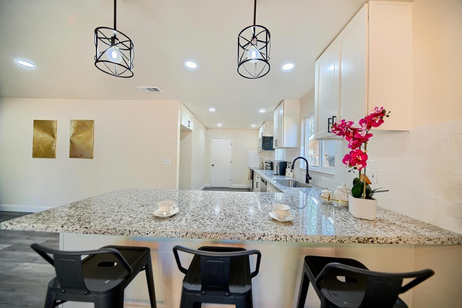 Detail Gallery Image 9 of 32 For 5416 Ridgeway Ave, Stockton,  CA 95207 - 4 Beds | 2 Baths