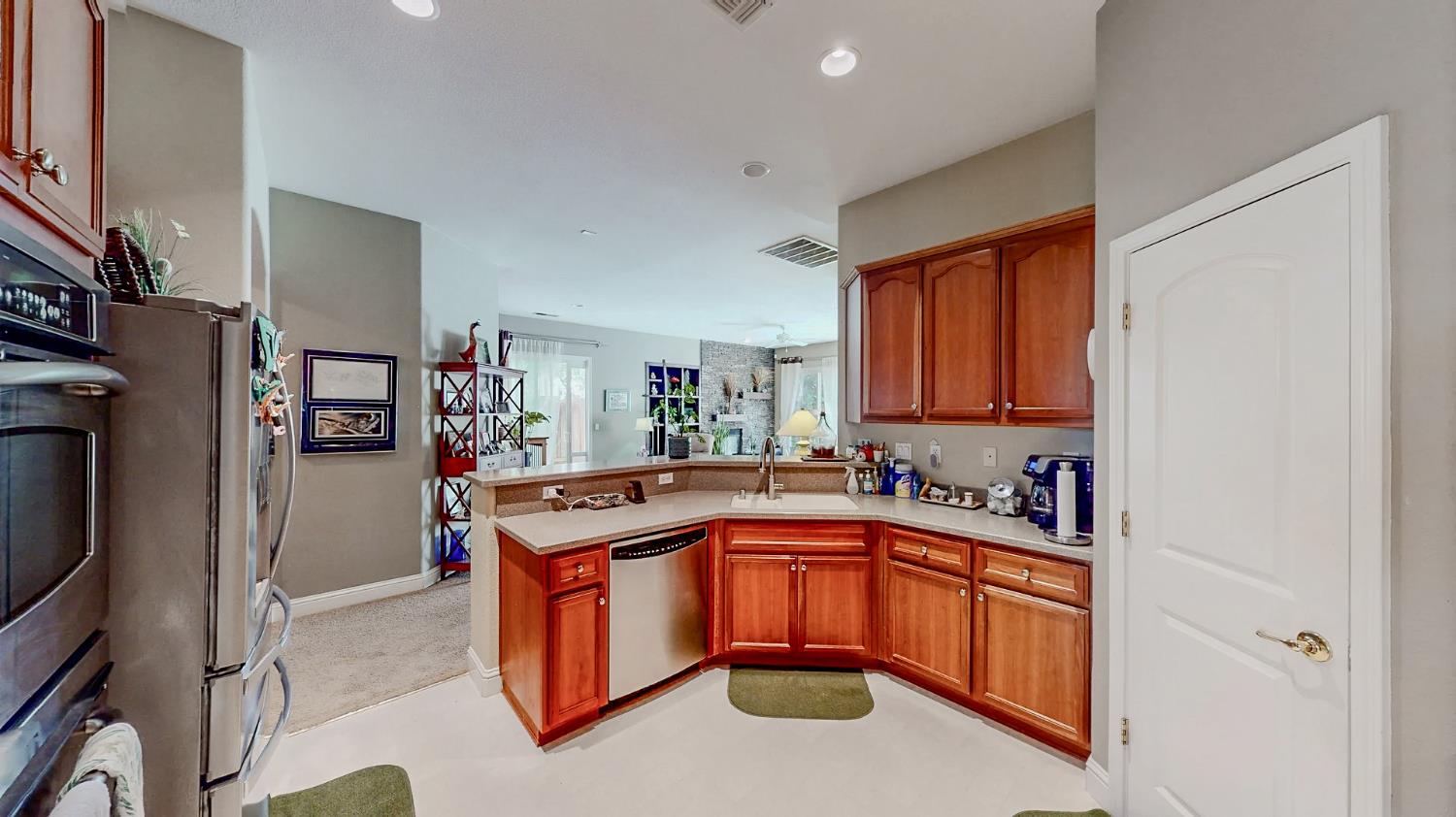 Detail Gallery Image 8 of 29 For 1863 Vintage Cir, Oakdale,  CA 95361 - 3 Beds | 2 Baths
