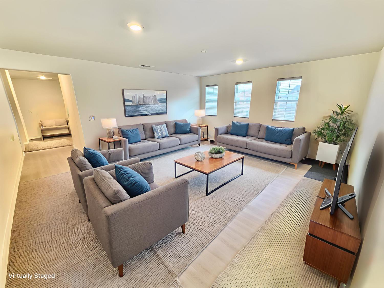 Detail Gallery Image 3 of 42 For 588 Spalding Way, Lathrop,  CA 95330 - 5 Beds | 3/1 Baths