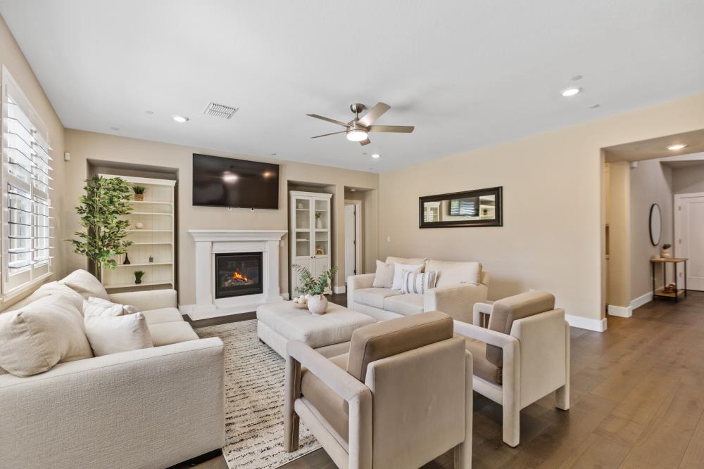 Detail Gallery Image 14 of 89 For 981 Dusty Stone Loop, Rocklin,  CA 95765 - 5 Beds | 5 Baths