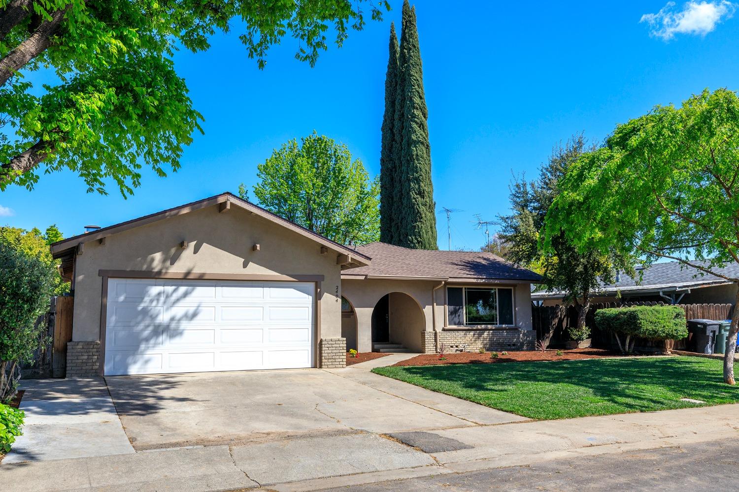 Detail Gallery Image 3 of 66 For 2404 San Domingo Way, Modesto,  CA 95355 - 3 Beds | 2 Baths