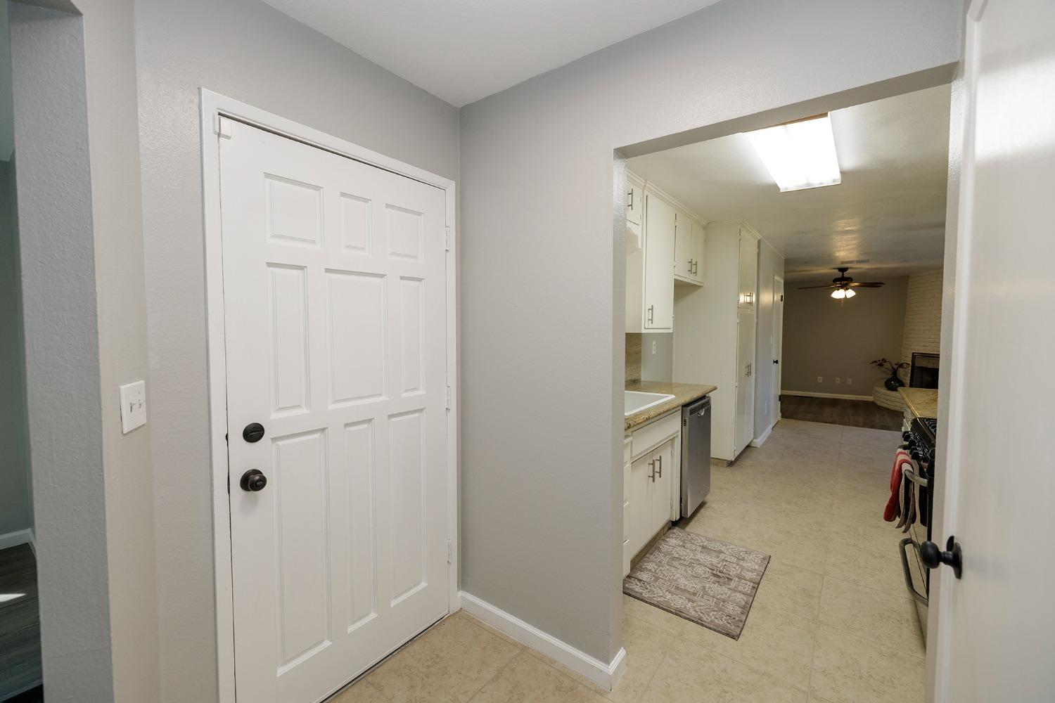 Detail Gallery Image 9 of 66 For 2404 San Domingo Way, Modesto,  CA 95355 - 3 Beds | 2 Baths