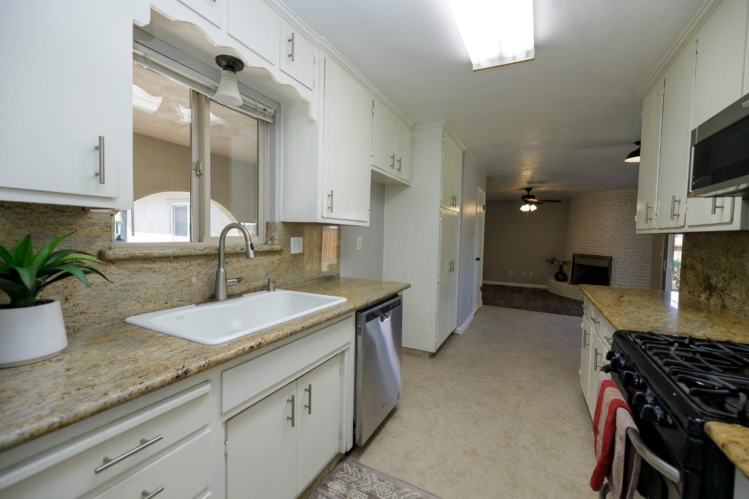 Detail Gallery Image 17 of 66 For 2404 San Domingo Way, Modesto,  CA 95355 - 3 Beds | 2 Baths
