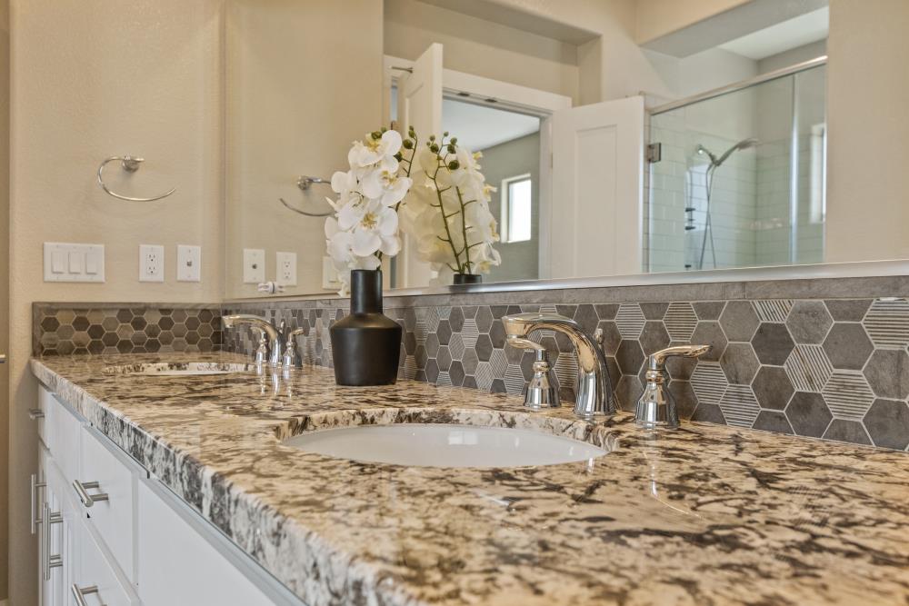 Detail Gallery Image 34 of 89 For 981 Dusty Stone Loop, Rocklin,  CA 95765 - 5 Beds | 5 Baths