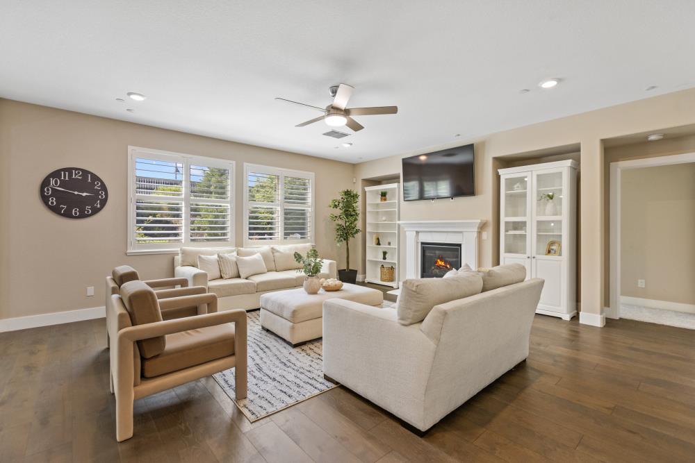 Detail Gallery Image 10 of 89 For 981 Dusty Stone Loop, Rocklin,  CA 95765 - 5 Beds | 5 Baths