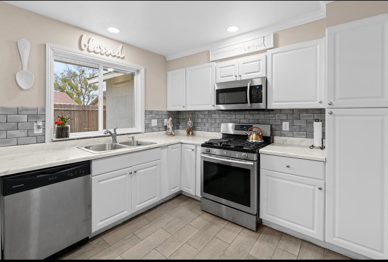 Detail Gallery Image 13 of 23 For 508 Mary Todd Ln, Modesto,  CA 95354 - 4 Beds | 2 Baths