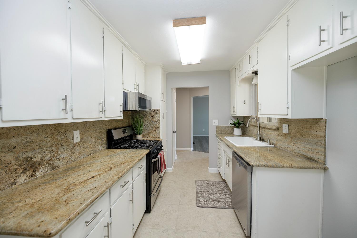 Detail Gallery Image 20 of 66 For 2404 San Domingo Way, Modesto,  CA 95355 - 3 Beds | 2 Baths