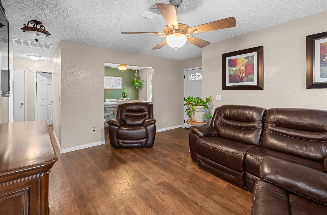 Detail Gallery Image 5 of 23 For 508 Mary Todd Ln, Modesto,  CA 95354 - 4 Beds | 2 Baths