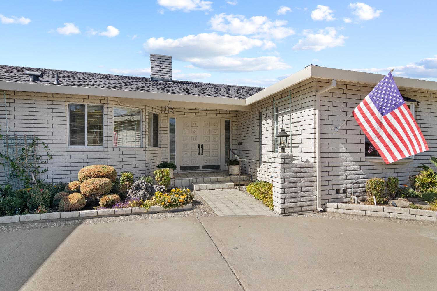 Detail Gallery Image 4 of 41 For 1909 Rockford Ave, Modesto,  CA 95355 - 3 Beds | 3 Baths