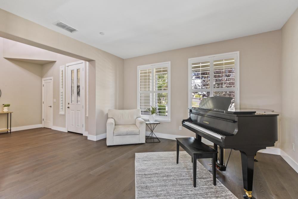 Detail Gallery Image 8 of 89 For 981 Dusty Stone Loop, Rocklin,  CA 95765 - 5 Beds | 5 Baths
