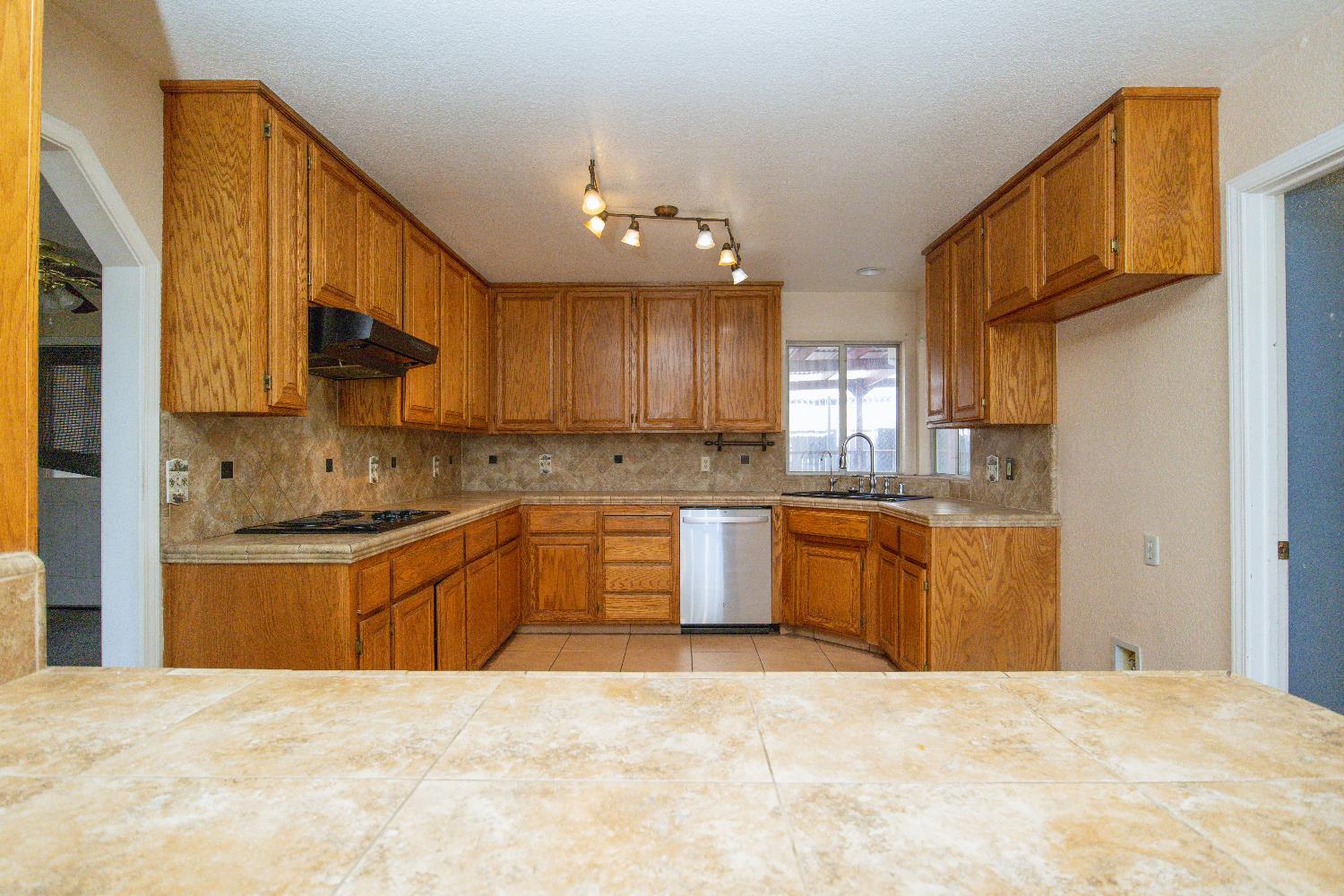 Detail Gallery Image 9 of 70 For 277 Garden Circle Dr, Manteca,  CA 95336 - 3 Beds | 2 Baths