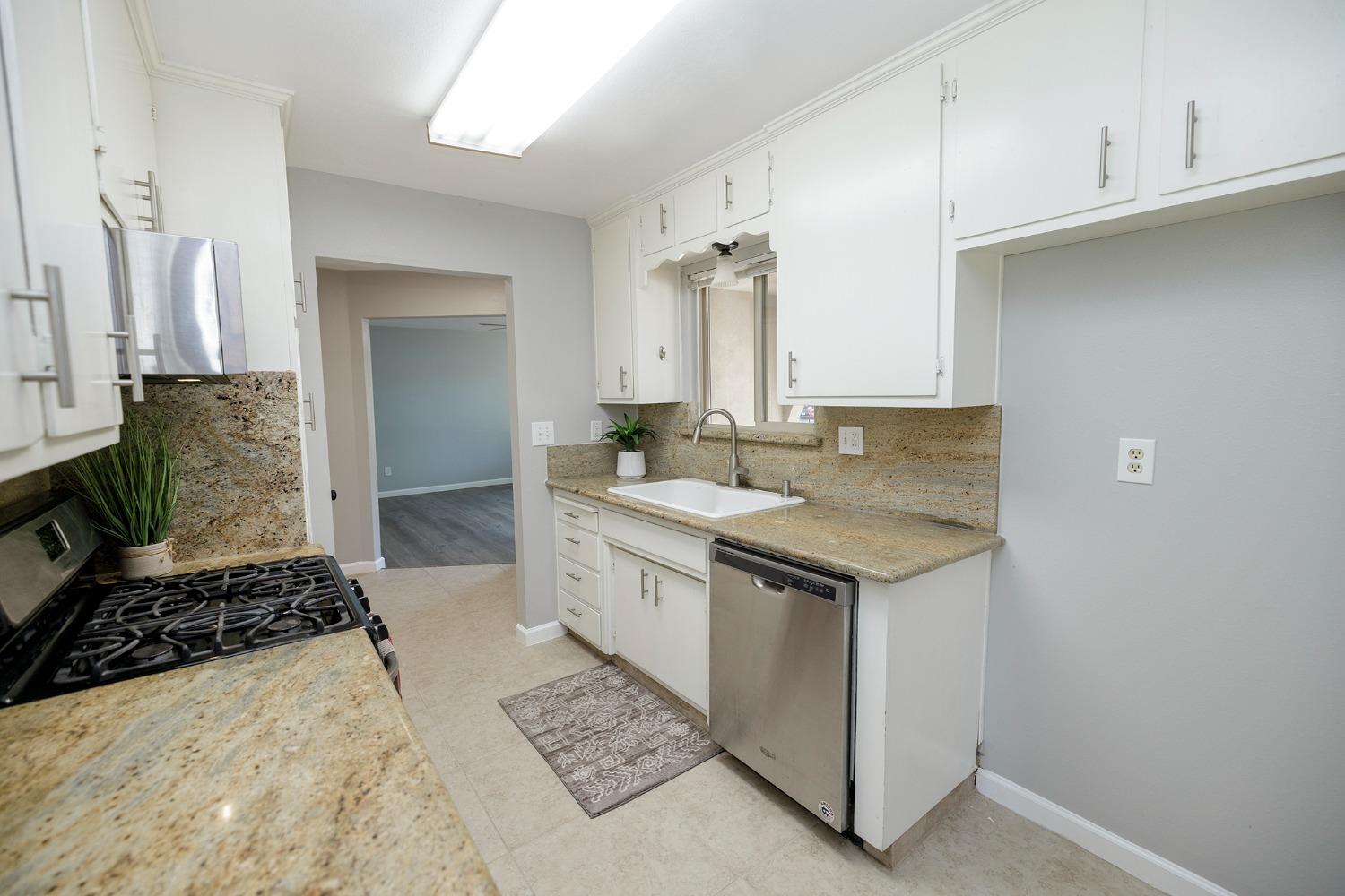 Detail Gallery Image 21 of 66 For 2404 San Domingo Way, Modesto,  CA 95355 - 3 Beds | 2 Baths