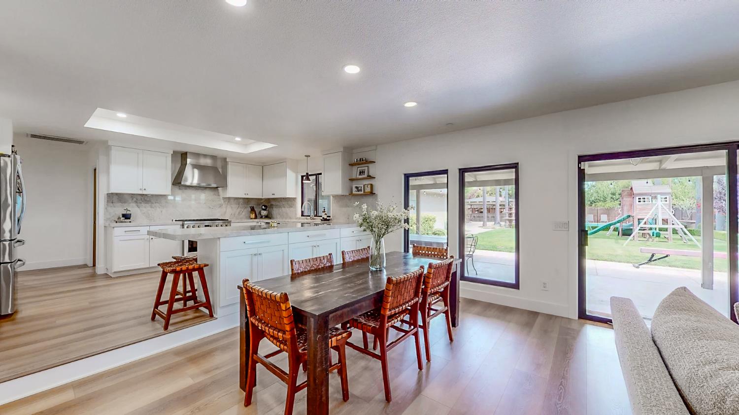 Detail Gallery Image 15 of 76 For 2155 Mira Flores Dr, Turlock,  CA 95380 - 3 Beds | 3 Baths
