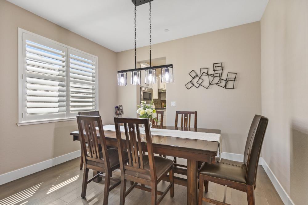 Detail Gallery Image 7 of 89 For 981 Dusty Stone Loop, Rocklin,  CA 95765 - 5 Beds | 5 Baths