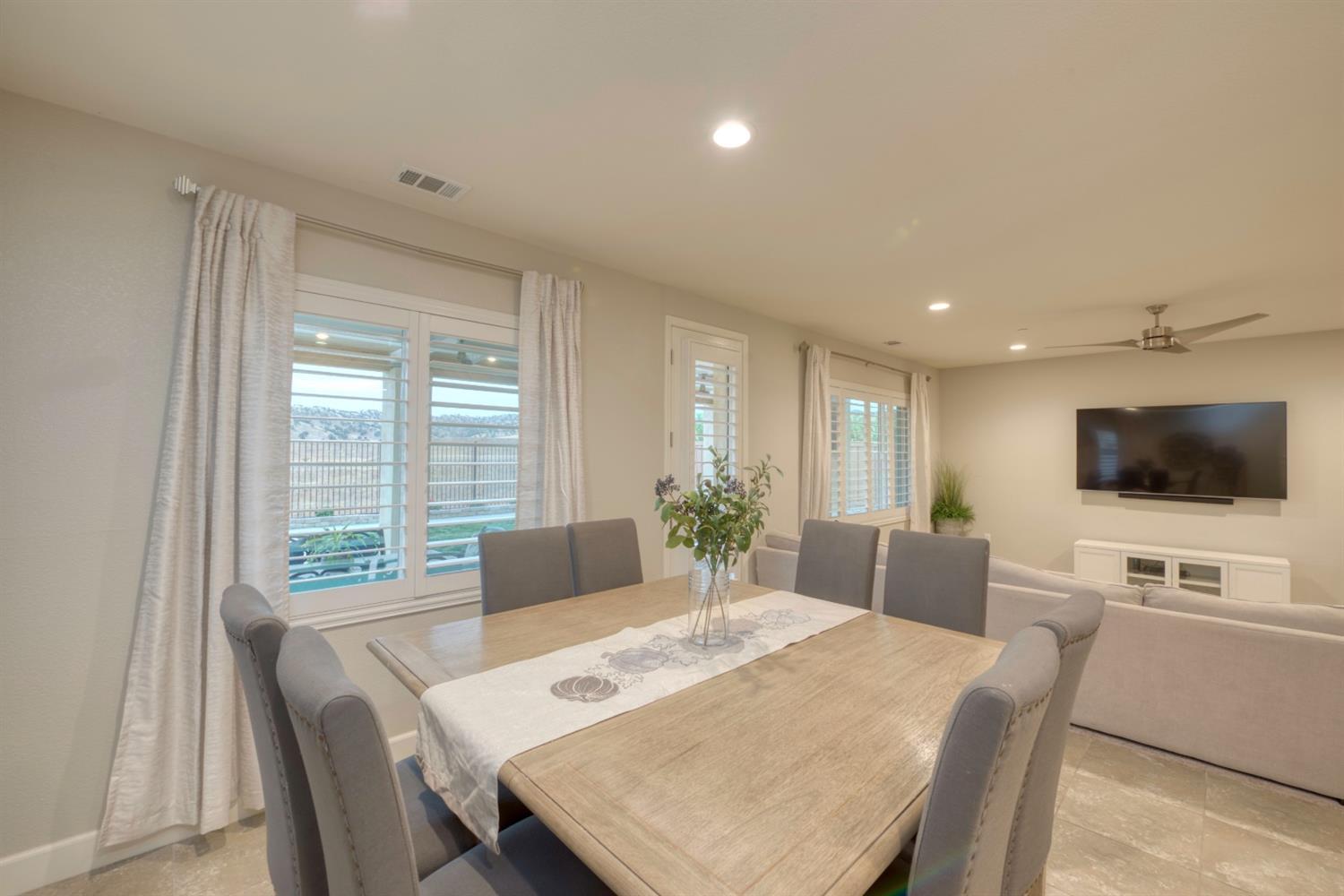 Detail Gallery Image 9 of 24 For 9678 Cabernet Ct, Patterson,  CA 95363 - 5 Beds | 3 Baths