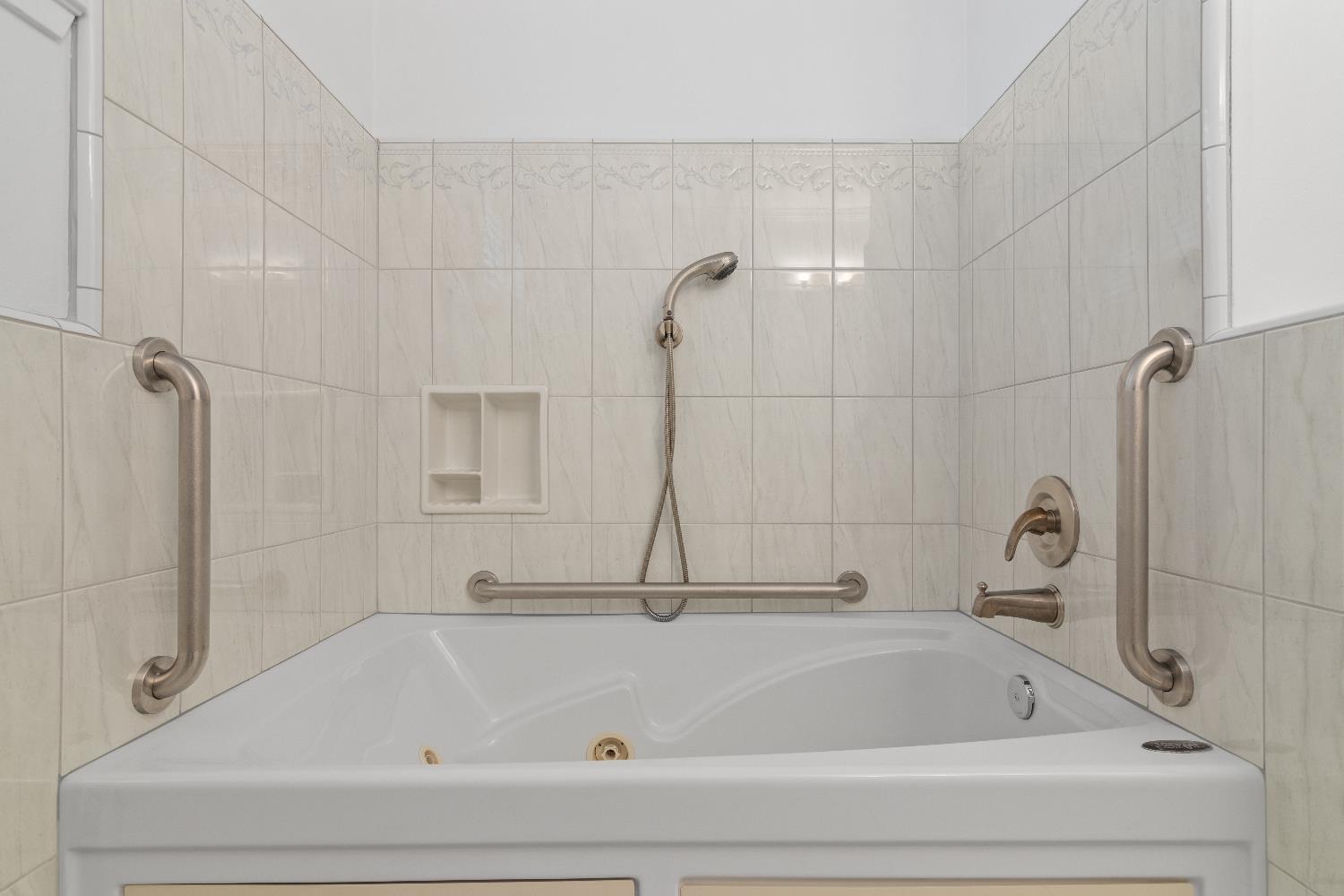 Detail Gallery Image 25 of 41 For 1909 Rockford Ave, Modesto,  CA 95355 - 3 Beds | 3 Baths