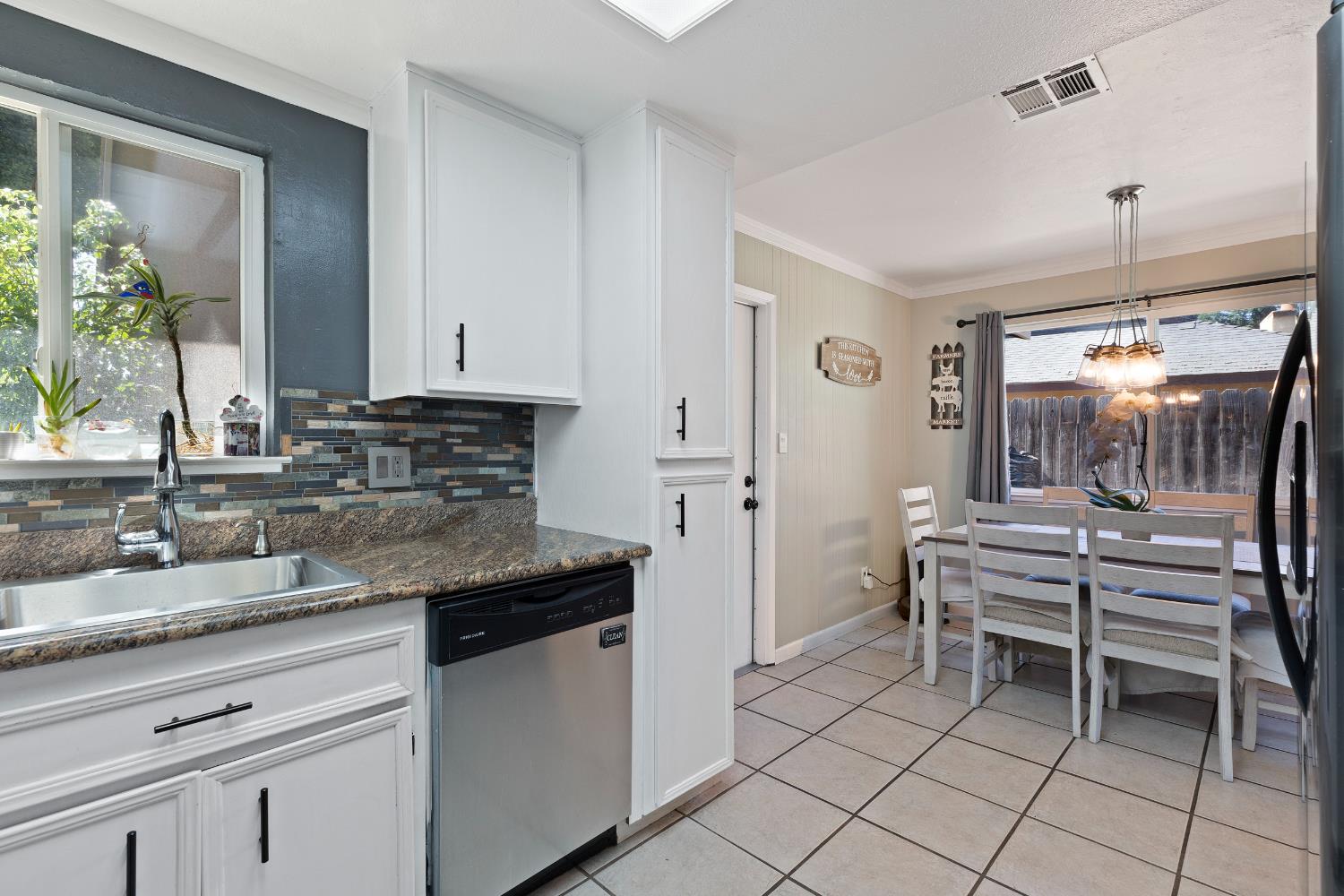 Detail Gallery Image 8 of 18 For 3625 Brookline St, Modesto,  CA 95356 - 3 Beds | 2 Baths