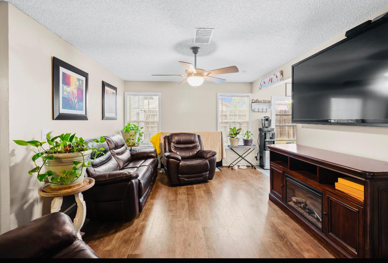 Detail Gallery Image 3 of 23 For 508 Mary Todd Ln, Modesto,  CA 95354 - 4 Beds | 2 Baths