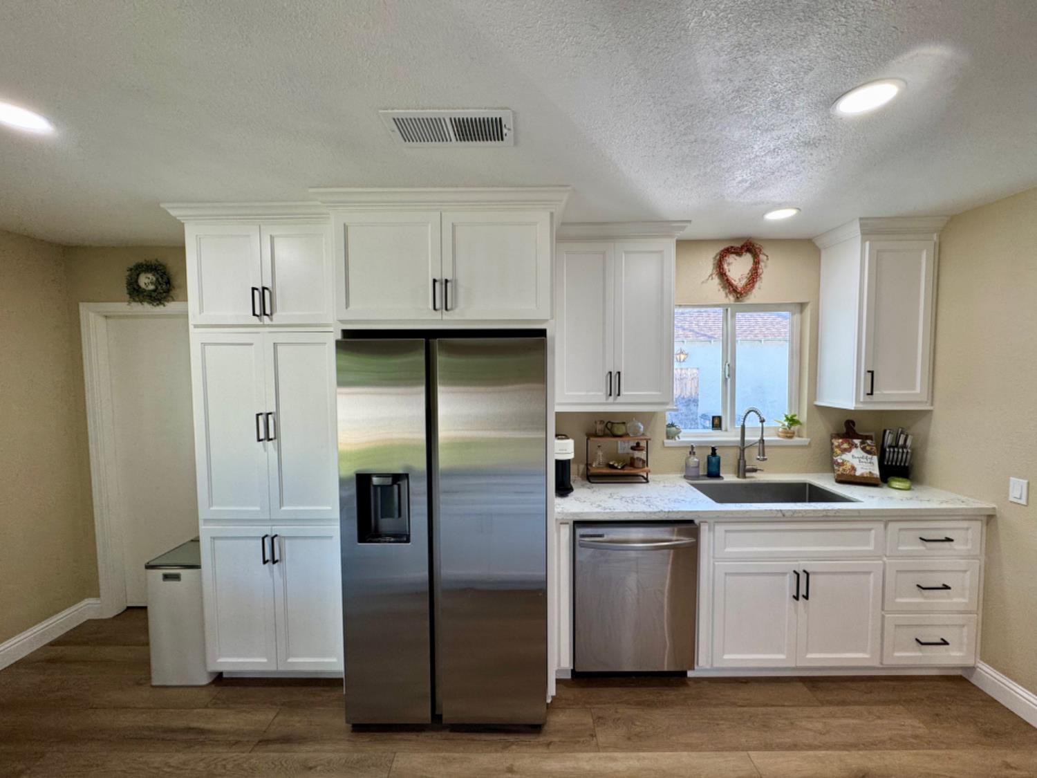 Detail Gallery Image 6 of 36 For 570 S Minaret Ave, Turlock,  CA 95380 - 3 Beds | 1 Baths