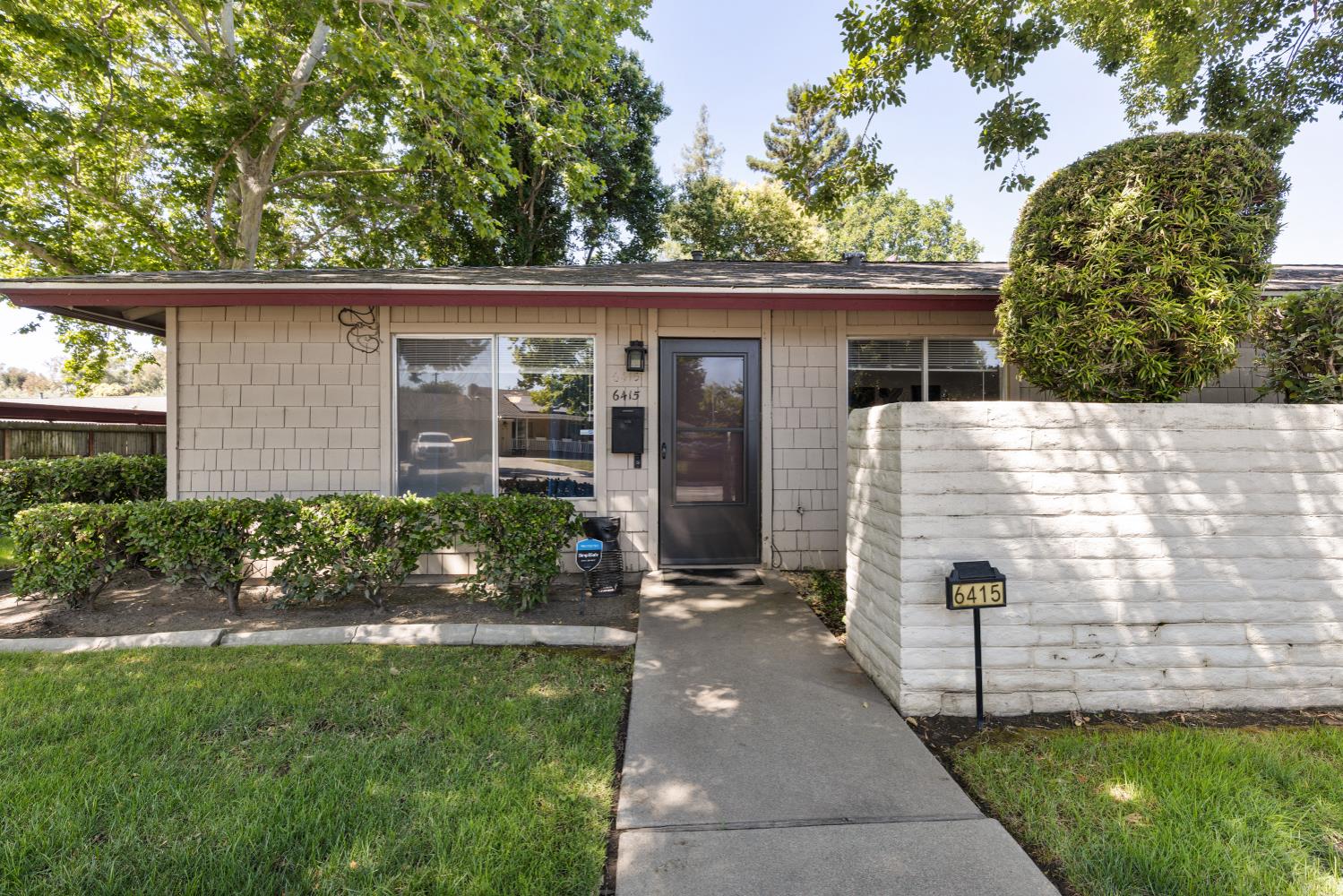 Detail Gallery Image 2 of 29 For 6415 Plymouth Rd, Stockton,  CA 95207 - 2 Beds | 1 Baths