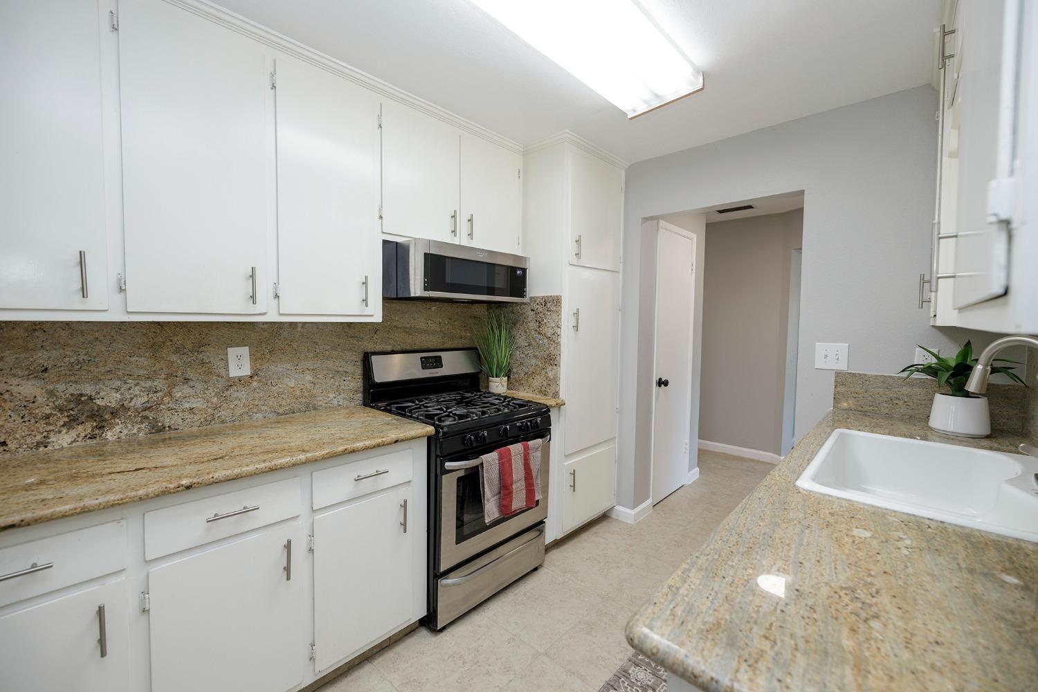 Detail Gallery Image 19 of 66 For 2404 San Domingo Way, Modesto,  CA 95355 - 3 Beds | 2 Baths