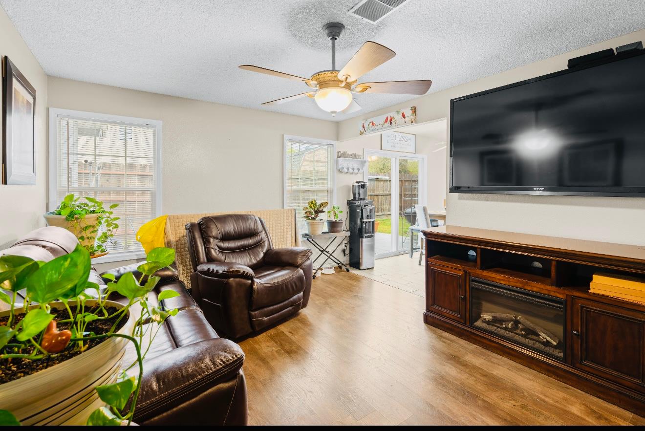 Detail Gallery Image 4 of 23 For 508 Mary Todd Ln, Modesto,  CA 95354 - 4 Beds | 2 Baths