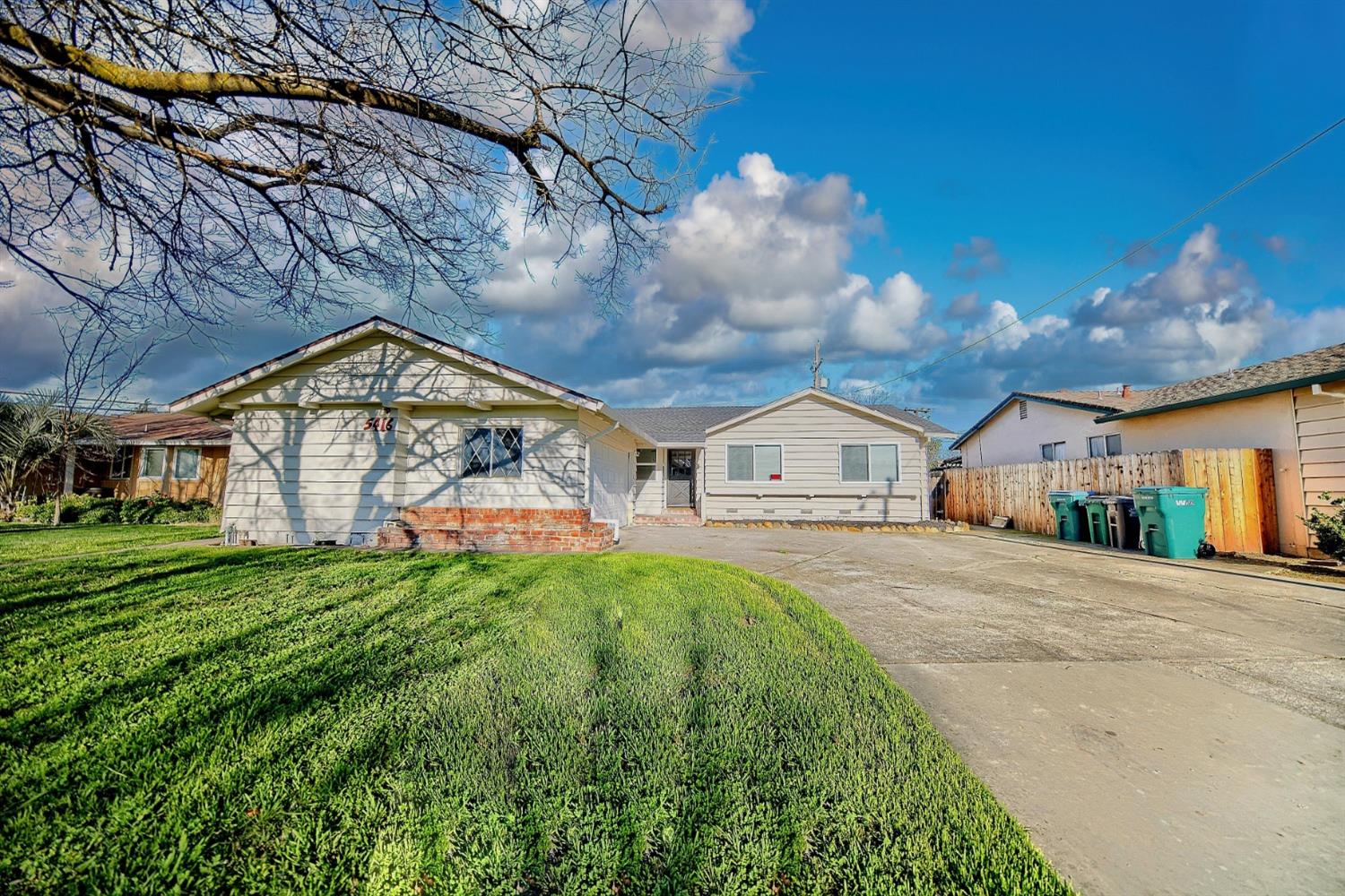 Detail Gallery Image 1 of 32 For 5416 Ridgeway Ave, Stockton,  CA 95207 - 4 Beds | 2 Baths