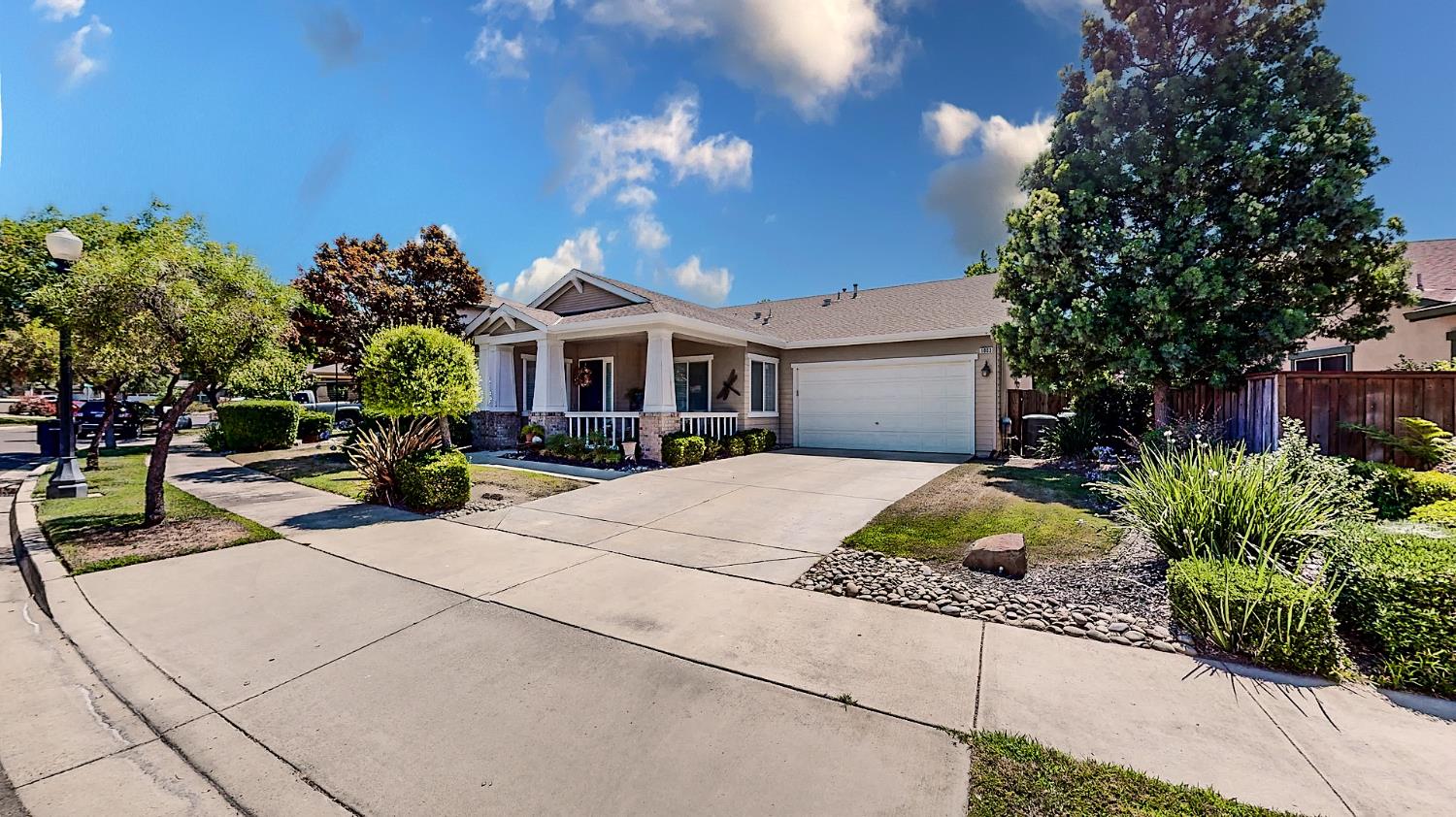 Detail Gallery Image 2 of 29 For 1863 Vintage Cir, Oakdale,  CA 95361 - 3 Beds | 2 Baths