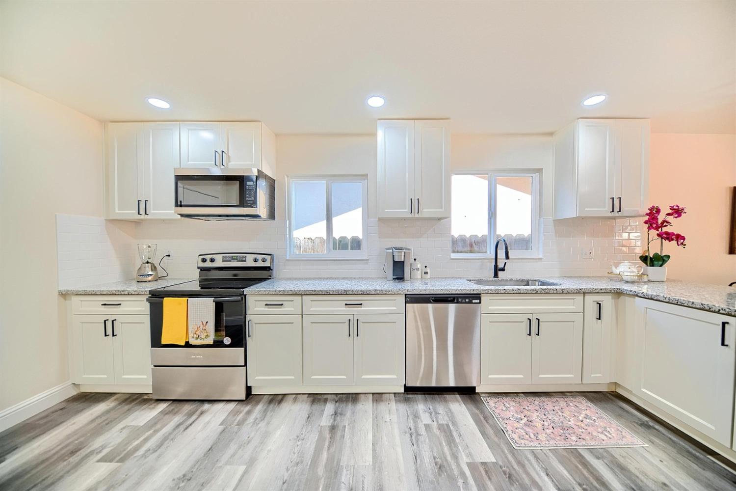 Detail Gallery Image 7 of 32 For 5416 Ridgeway Ave, Stockton,  CA 95207 - 4 Beds | 2 Baths